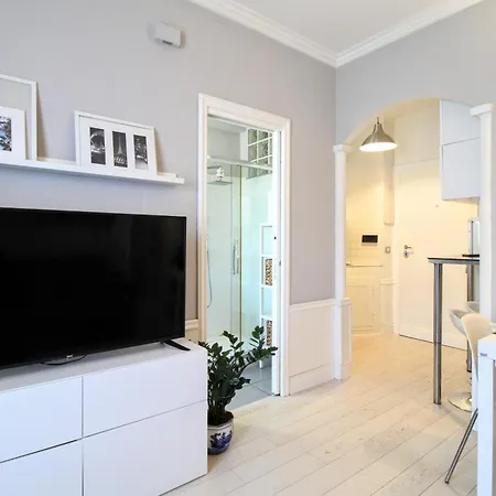 Casa Di Lola Metro Conca D' Oro * Rom