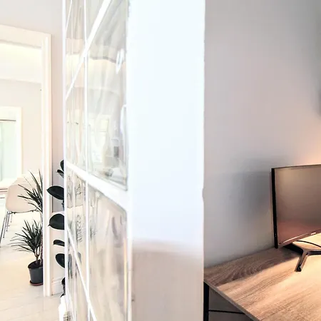 Casa Di Lola Metro Conca D' Oro * Rom