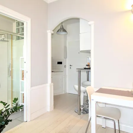 Casa Di Lola Metro Conca D' Oro * Rom